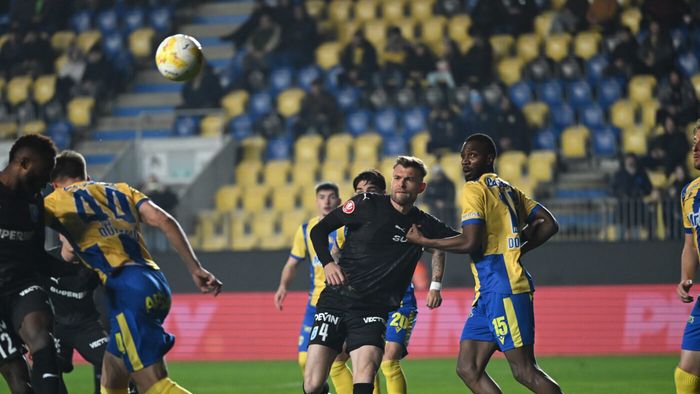 Fostul jucător de la Olympique Marseille, pe picior de plecare din Superliga României. EXCLUSIV