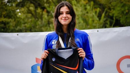 Ea e campioana care a terminat prima clasa a 11-a și pleacă să studieze business și management peste Ocean