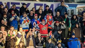 REVOLTĂ‚TOR | Președintele hocheiștilor de la Corona Brașov și, totodată, vicepreședinte al FRH, gesturi obscene către 2.500 de spectatori la finala Campionatului Național | FOTO