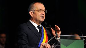 Încă o antipatie atrasă de Reghecampf. Emil Boc îi răspunde tranșant antrenorului Stelei. Cum a pornit conflictul între cei doi