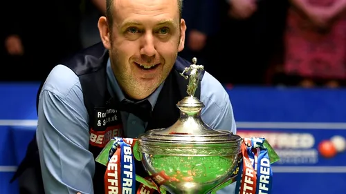 SNOOKER | Mark Williams, campion mondial pentru a treia oară în carieră. John Higgins, marele învins într-o finală a granzilor. FOTO | Câștigătorul a respectat un pariu nebun!