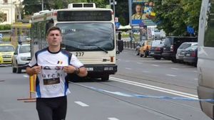 "Maratonul Speranței" în Iași. Gest superb făcut de un fost sportiv român: va alerga 24 de ore pentru o tânără care suferă de o malformație congenitală gravă. Și tu o poți AJUTA
