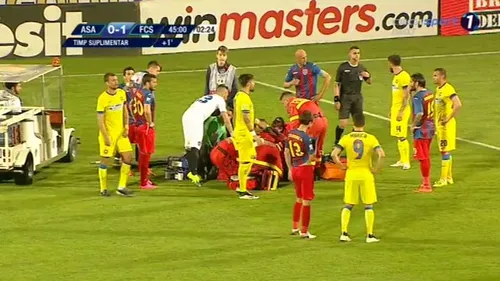 FOTO | Momente incredibile la ASA - Steaua. Andrei Ciolacu l-a făcut KO pe Râpă cu o lovitură de cot. Fundașul stelist a fost transportat la spital
