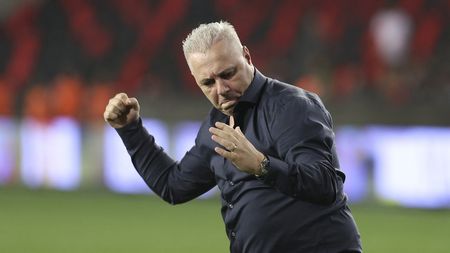 E gata! Marius Șumudică e noul antrenor al Rapidului și liderul suporterilor giuleșteni a făcut anunțul oficial: „Să fie într-un ceas bun”