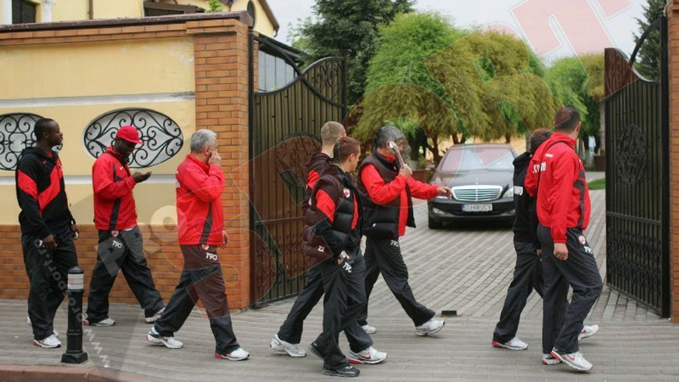 SUPER TARE** "Câinii" i-au 'tăiat calea' lui Mititelu! VEZI FOTO EXCLUSIV