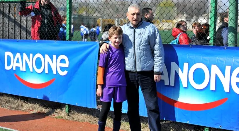 Copiii lui Ilie Bărbulescu, cei mai mari suporteri ai fostului mare fotbalist al Stelei. Nepotul Alexandru i-a călcat pe urme | SPECIAL
