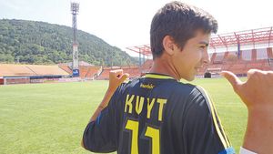 Kuyt de la juniori!** Doi puști s-au bucurat cel mai tare după eliminarea Vasluiului: au petrecut în vestiarul turcilor alături de olandez și colegii lui