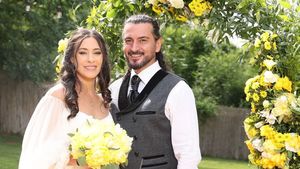 Cătălina Ponor s-a căsătorit religios cu tatăl fiului său, un bărbat cu 18 ani mai în vârstă decât ea. Imagini impresionante cu fosta gimnastă în rochie de mireasă | FOTO