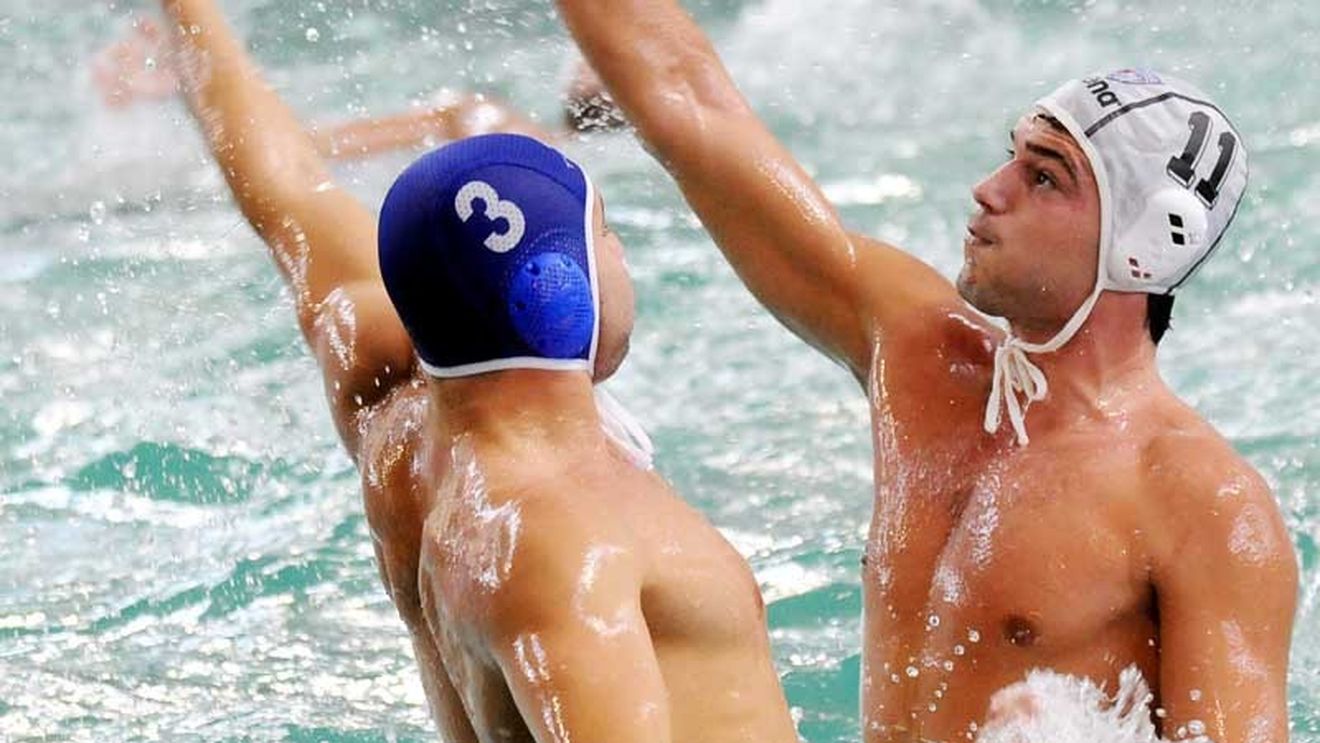 "Câinii" fac legea în bazin! Dinamo a câștigat derby-ul cu Steaua,** la turneul de la Arad