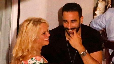 FOTO | Noul iubit al Pamelei Anderson e un fotbalist cu 19 ani mai tânăr: "E romantic, dar teribil de gelos"