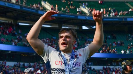 Un român de 23 de ani va juca în naționala Angliei de rugby la Cupa Mondială! Theo Dan a fost convocat în lotul de 33, după ce i-a refuzat pe "stejari”. Alin Petrache recunoaște: "M-am ținut de capul lui un an. A avut argumente” | EXCLUSIV