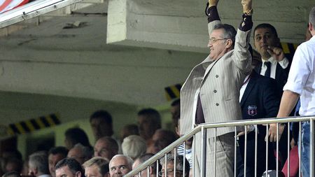 Becali transferă în direct! Dialog incredibil:  "E mai bun ca Gardoș?" | "Doar Chiricheș e peste el! Nu e greu să fii mai bun decât Gardoș" Cum i-a fost propus un fundaș din Liga a II-a:
