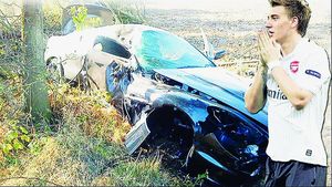 Se consideră cel mai bun atacant al lumii, dar a fost 'hărțuit' de Wenger!** Urmașul lui Balotelli, arestat: "Voi știți cine sunt eu?"