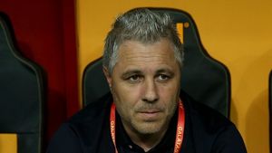 Șumudică: "Nu mai pot continua așa". Președintele lui Kayseri a răspuns, după ce românul a vorbit despre demisie, și a anunțat poziția clubului. Turcii convoacă ședințe, Șumi face declarații de dragoste și dezvăluiri