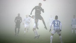 Condițiile execrabile în care Astra vrea să se bată pentru titlu: jucători neplătiți, mocirlă în loc de teren de antrenament, fără mâncare: "Tăiau jambierele și-și făceau căciuli". Șumudică e tentat să plece în iarnă