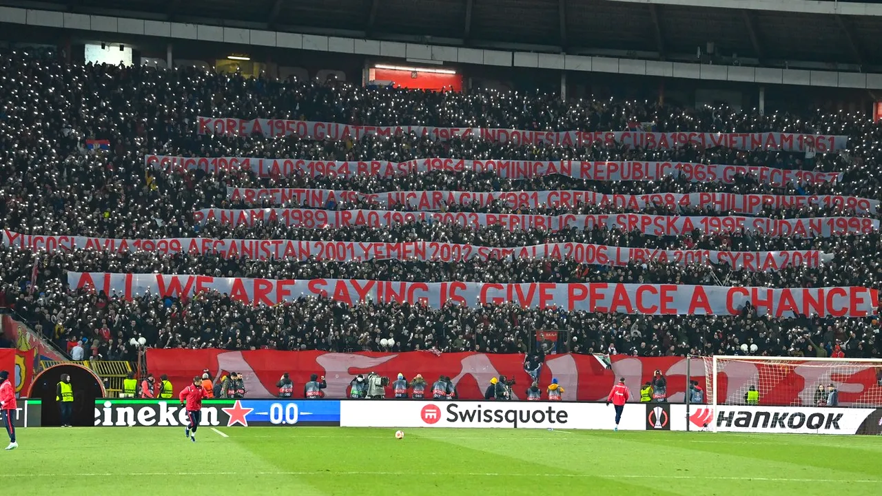 Bannere controversate la Belgrad, la meciul Steaua Roșie - Rangers, din optimile Europa League. Cum au ironizat sârbii Statele Unite, în timpul războiului din Ucraina: „Să dăm păcii o șansă!”