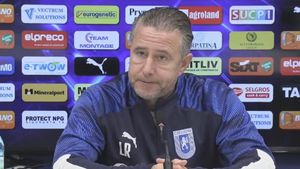 Divorțul dintre Anamaria Prodan și Laurențiu Reghecampf le-a distrus familia? Fina cuplului, adevărul despre relația pe care o are antrenorul cu fiul său, Bebeto: „Niciodată! Nu există așa ceva”