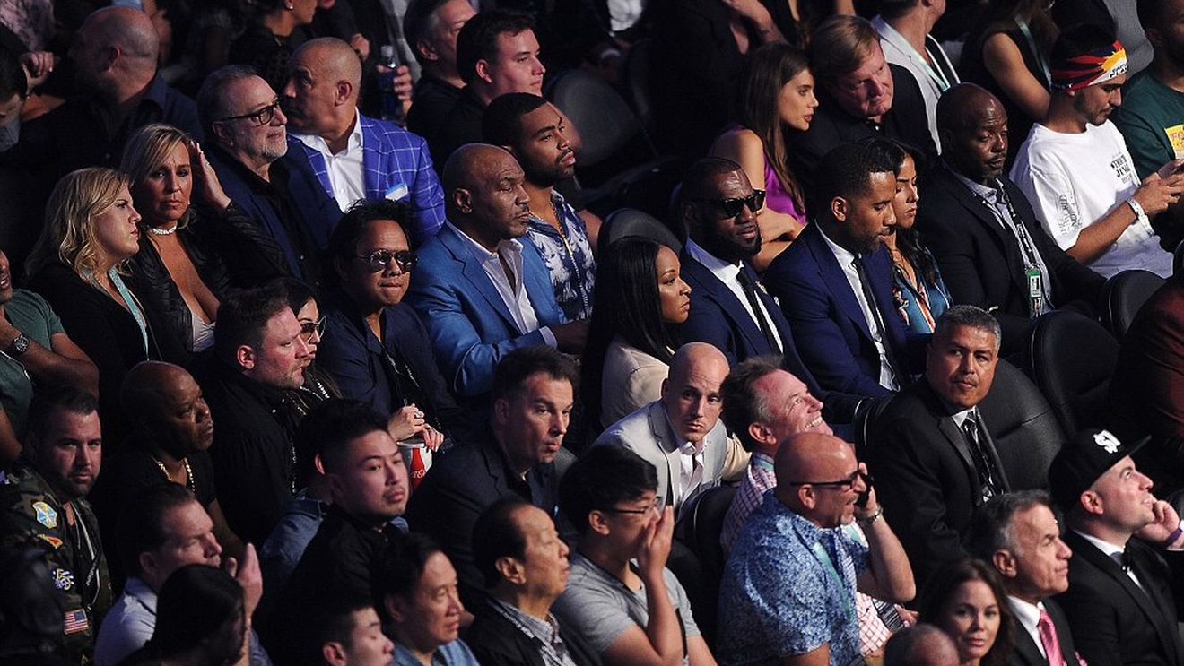 Pleiadă de vedete la Mayweather - McGregor. Cântăreața care a atras toate privirile | FOTO