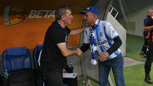 Căpitanul Universității Craiova a ajuns să muncească la Sala Polivalentă din Bănie. Ce s-a ales de fostul fotbalist care a împărțit vestiarul cu greii din „Craiova Maxima”: „Să mai câștige titlul când voi fi eu acolo”. EXCLUSIV