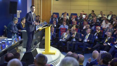 Se cere în instanță dizolvarea FRF: "Trebuie să aibă minimum 10 membri asociați. Azi mai există doar doi. Restul au dat faliment sau s-au desființat". Cine sunt ultimii membri valizi, a cui e vina și ce s-ar întâmpla cu participarea României în competițiile internaționale | ACT