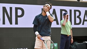 Moment absolut incredibil la Roland Garros. Musetti a lovit-o cu mingea trimisă de furie în piept pe arbitra de linie