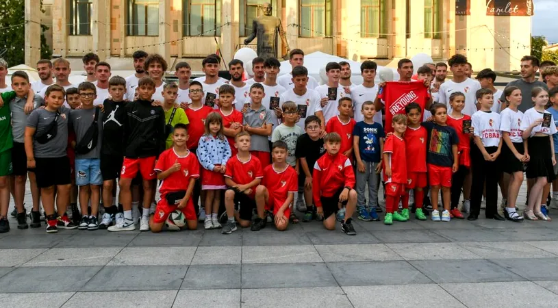 FOTO și VIDEO | FC Bacău a prezentat într-un cadru special echipamentele pentru sezonul 2025-2026 de Liga 2