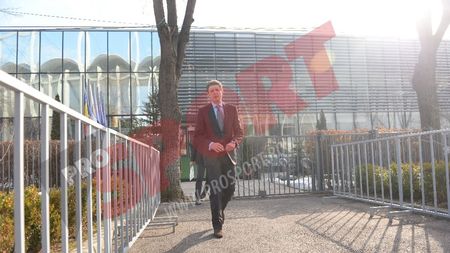 Gică Popescu și-a depus dosarul de candidatură la șefia FRF: "Nu s-a validat dosarul, s-a sigilat plicul cu documente și urmează a fi analizate"