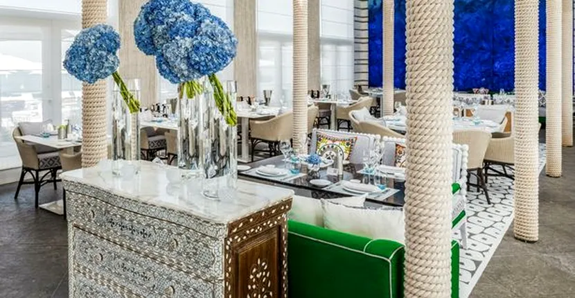 În interiorul mega-hotelului de lux din Dubai, unde până și cafeaua de dimineață este presărată cu aur
