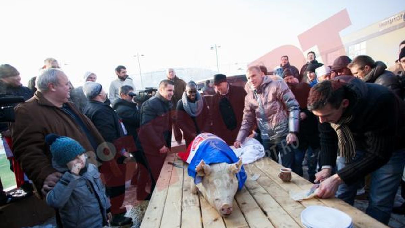 FOTO: Bute pregătește revanșa cu Froch la "Pomana porcului"**, alături de jucătorii Oțelului!** Când poate avea loc meciul