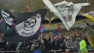 Cumpără "la dublu"! Fanii Stelei se pregătesc de "unicul derby", dar își pot cumpăra deja și bilete pentru CFR