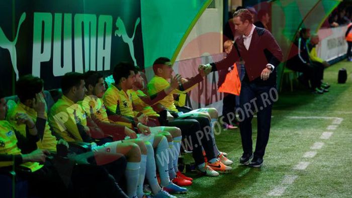 Răspunsul lui Reghecampf pentru Negoiță a venit pe teren: "Noi nu ne ocupăm cu pariuri. E păcat că un om care o duce pe Dinamo de râpă vorbește așa despre Hagi"