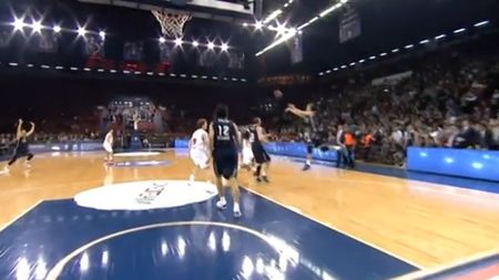 VIDEO - Aruncarea care a încheiat "unul dintre cele mai dramatice meciuri din istorie"