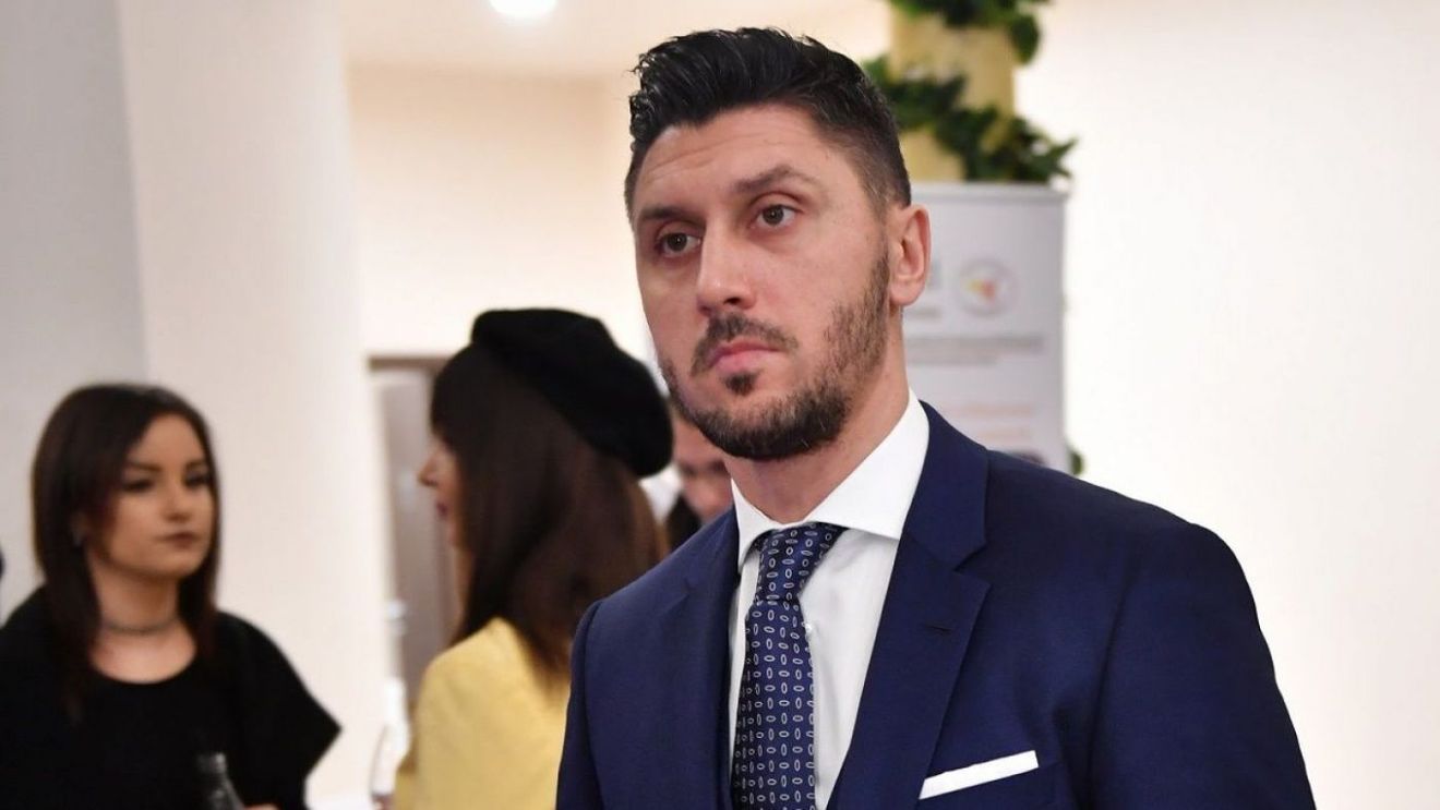 La un an și jumătate de la scandalul „Prosopul de la Cluj”, în care a fost prins la hotel cu o femeie măritată, Ciprian Marica răbufnește împotriva celor care încă îl judecă: „Stați, măi, liniștiți că n-am timp să trec pe la voi!”