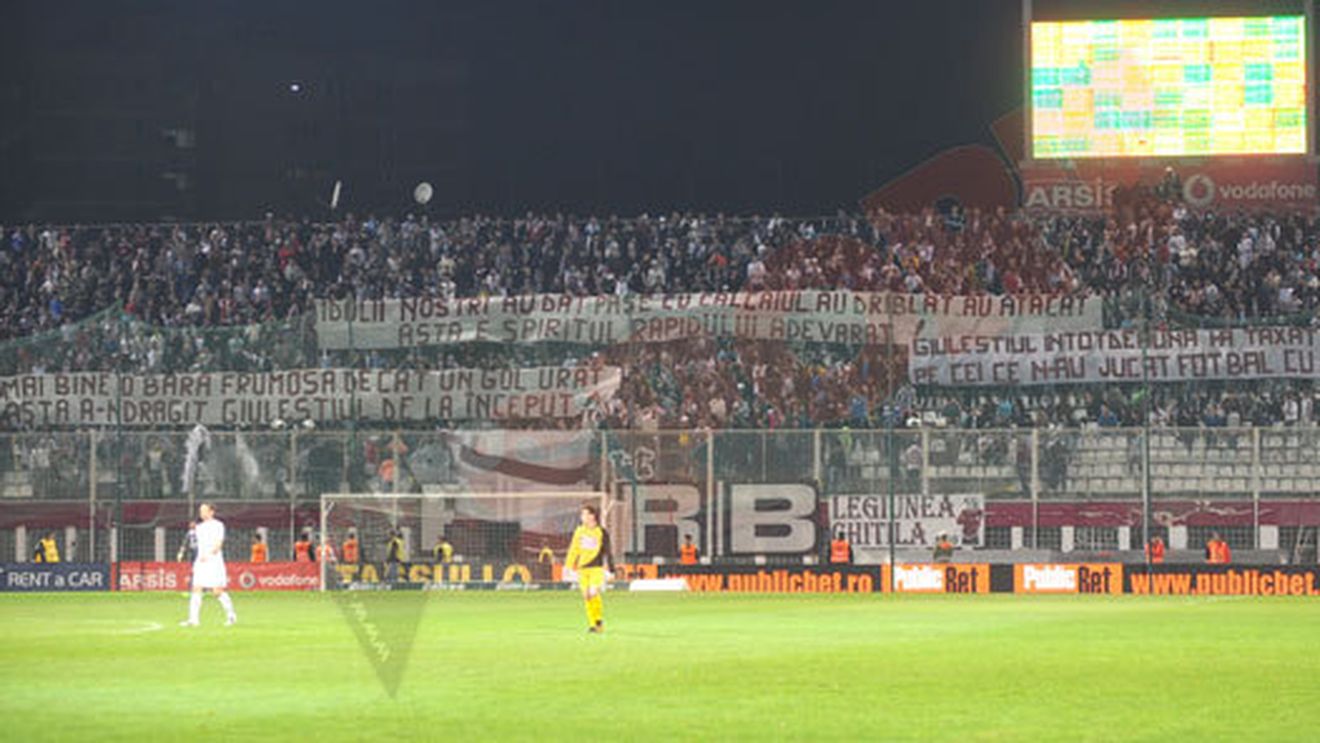 Coman a crezut că FANII l-au iertat: "Dani, fii tare!" Continuarea l-a lăsat în ofsaid | FOTO Bannerele rapidiștilor