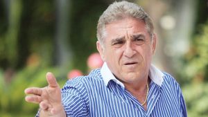 Giovanni Becali: „Dorinel căra geanta la națională"