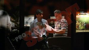 FOTO EXCLUSIV** Dinu Gheorghe și Marius Șumudică au semnat cu Rapid pe 4 ani!