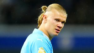 Așa ceva nu s-a mai văzut! Fostul club al lui Erling Haaland le-a pus la dispoziție fanilor o versiune inedită de locuri VIP: pe canapea, în tractor!