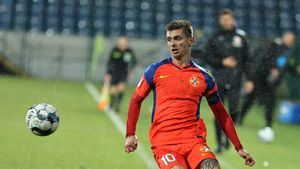 Mihai Stoica a dezvăluit de ce nu a jucat Florin Tănase în amicalul cu CS Mioveni: „Am vorbit cu medicul echipei!”. Când va reveni căpitanul lui FCSB pe teren