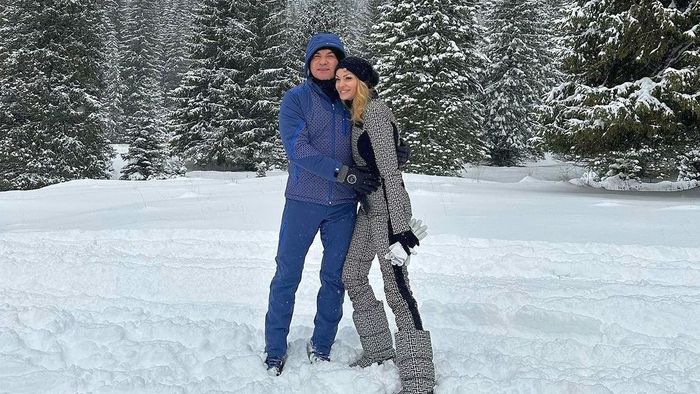 Ce îi face Valentina Pelinel lui Cristi Borcea de Crăciun ca să mențină vie relația de iubire dintre ei! „Hai, să mai existe și surprize”