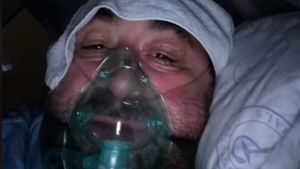 Imagini șocante! Fratele unui fost antrenor de la FCSB, în stare gravă, la terapie intensivă, din cauza COVID-19 | FOTO