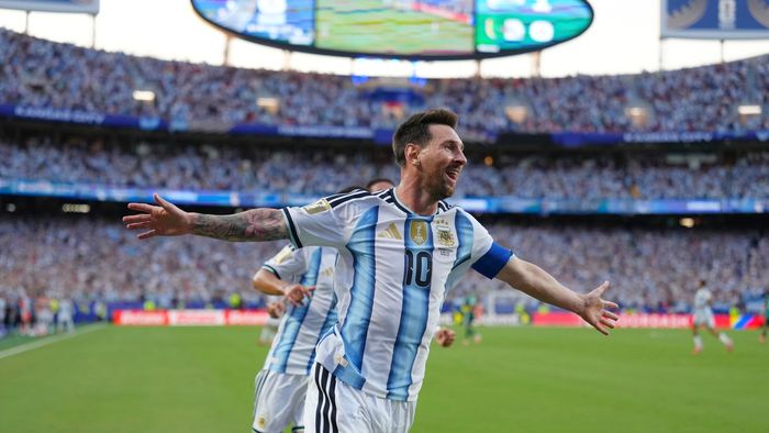 Argentina - Algeria 3-0. Hattrick Lionel Messi! De povestit nepoților: la 39 de ani fără o săptămână, cu coroana pe cap și sceptrul în mână