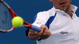 Victor Hănescu, mai sus cu două locuri