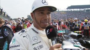 Emoționant! Donația uriașă făcută de Lewis Hamilton pentru a ajuta animalele afectate de incendiile devastatoare din Australia: ”Mă doare inima”