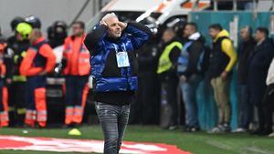 „Nu port fake-uri! Iau geaca şi la 30 de grade, cu mai multe deodorante". Marius Şumudică i-a dat replica lui Gigi Becali şi l-a amuțit