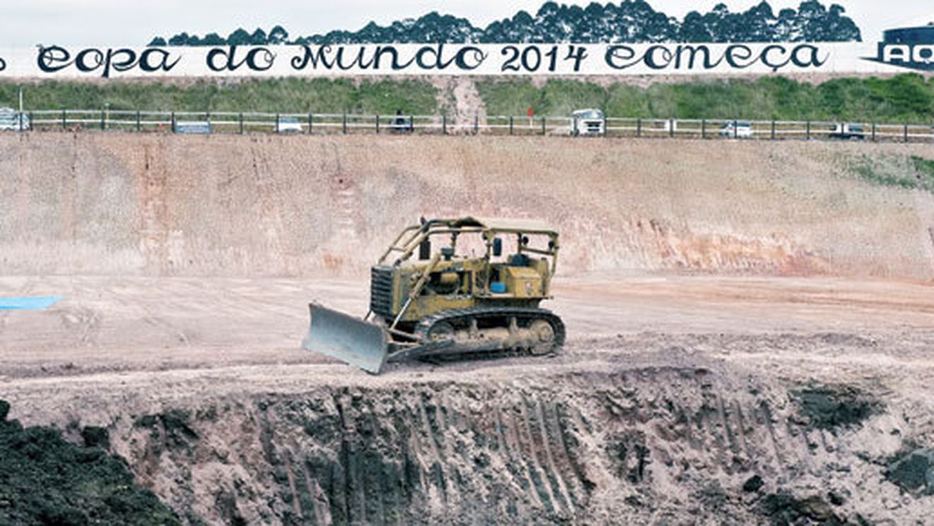 1.000 de zile și 1.000 de probleme!** Blatter: "CM e mâine, dar brazilienii cred că e peste o săptămână!"