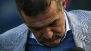 Bombă: Jucătorii lui U Cluj sunt funcționari publici! Gigi riscă să intre la pușcărie!