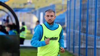 Sergiu Ciocan, fotbalist și arbitru. Mijlocașul joacă în Liga 3 și este ”central” în Liga 4 și în Liga 5