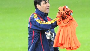 FABULOS** Cum poate câștiga Pițurcă 800.000 de euro în 4 meciuri și peste 3.5 milioane în patru ani!** "Prima e destul de consistentă :)"