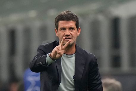 Chivu a cerut 90.000.000 de euro pentru trei &bdquo;implanturi&rdquo;