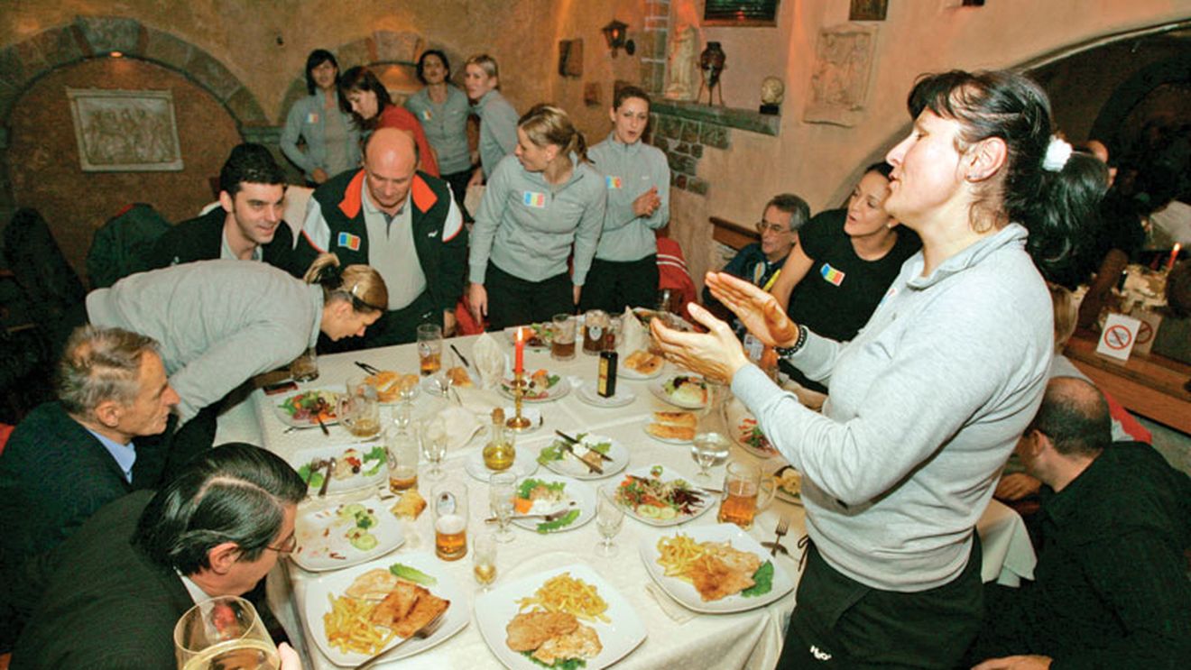 Fetele au sărbătorit după victoria cu Danemarca